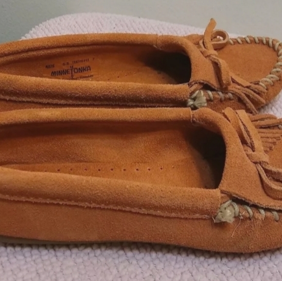 Minnetonka women's size 7 mocassins slip ons 407 S Orange/Rust color - Picture 2 of 12